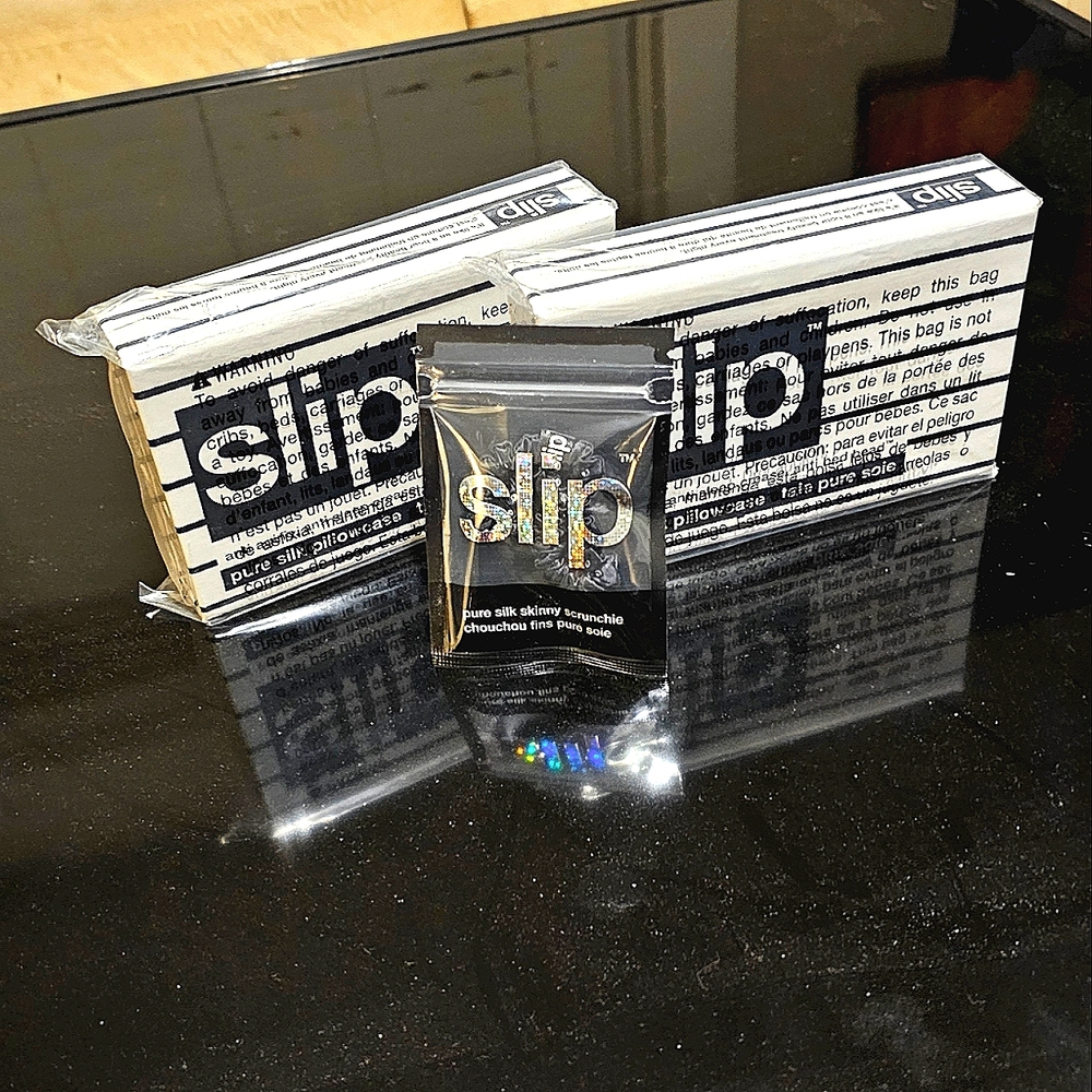 2 Slip, anti-bedhead & anti-aging, B/W striped Queen pillow cases!